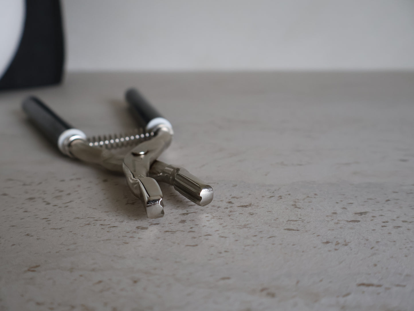 Keratin Bond Removing Pliers | The Aesthetic Refined